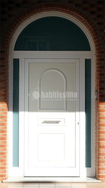 Puerta batiente de aluminio