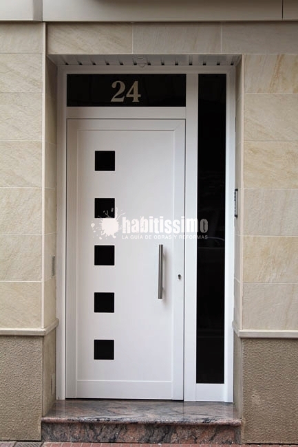 Puerta batiente de aluminio