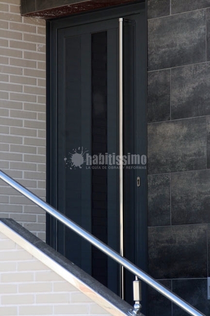 Puerta batiente de aluminio