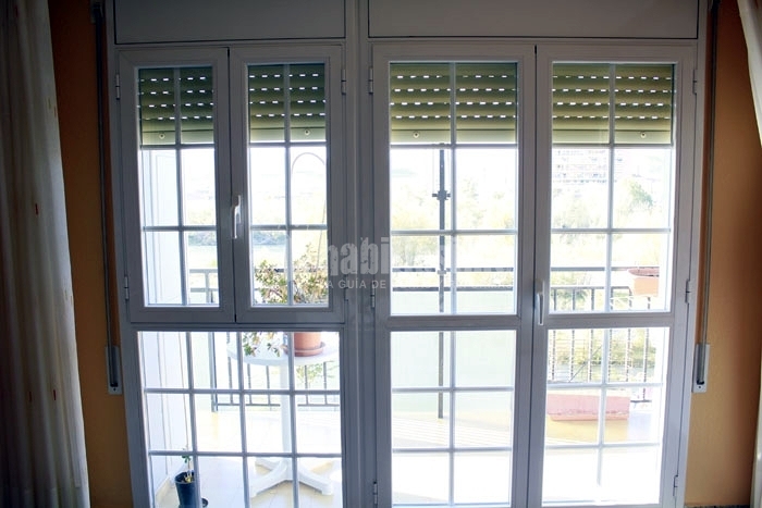 Puerta de aluminio combinada