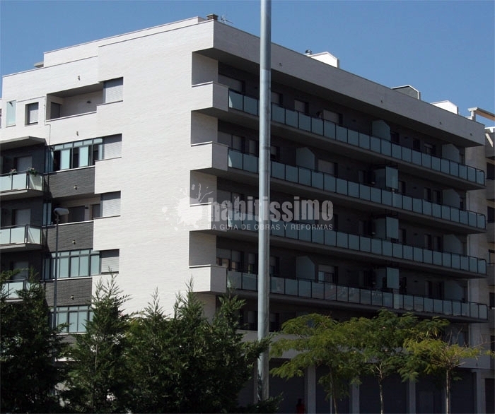 Balcon de hierro y cristal