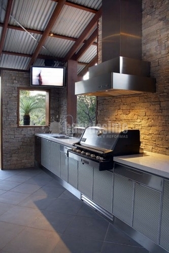 Construcción de una Caseta Polivalente en un Jardín