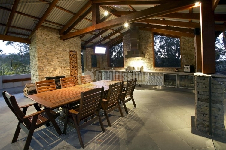 Construcción de una Caseta Polivalente en un Jardín