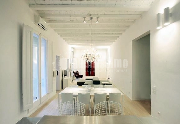 Rehabilitar una casa con un antiguo claustro. Barcelona