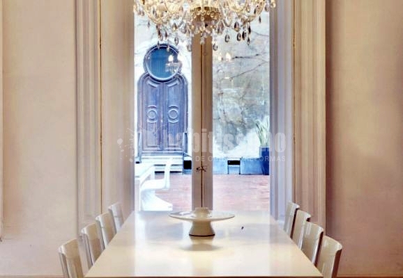 Rehabilitar una casa con un antiguo claustro. Barcelona