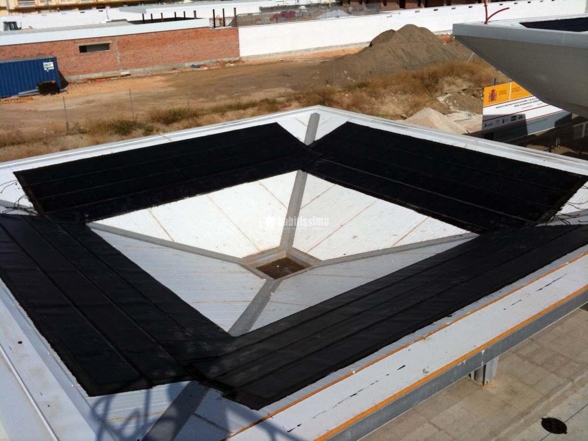 Placas Solares En Apeadero De Estación AVE En Málaga