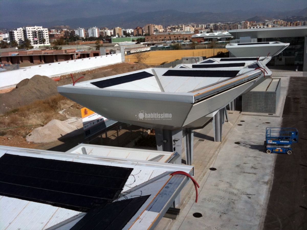 Placas Solares En Apeadero De Estación AVE En Málaga