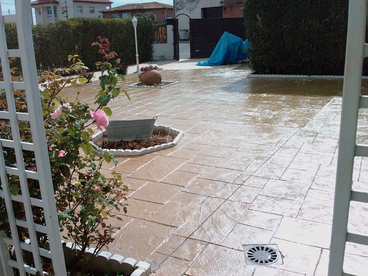 Buhardilla Y Solado De Mármol Escalera Y Solado De Hormigón Impreso