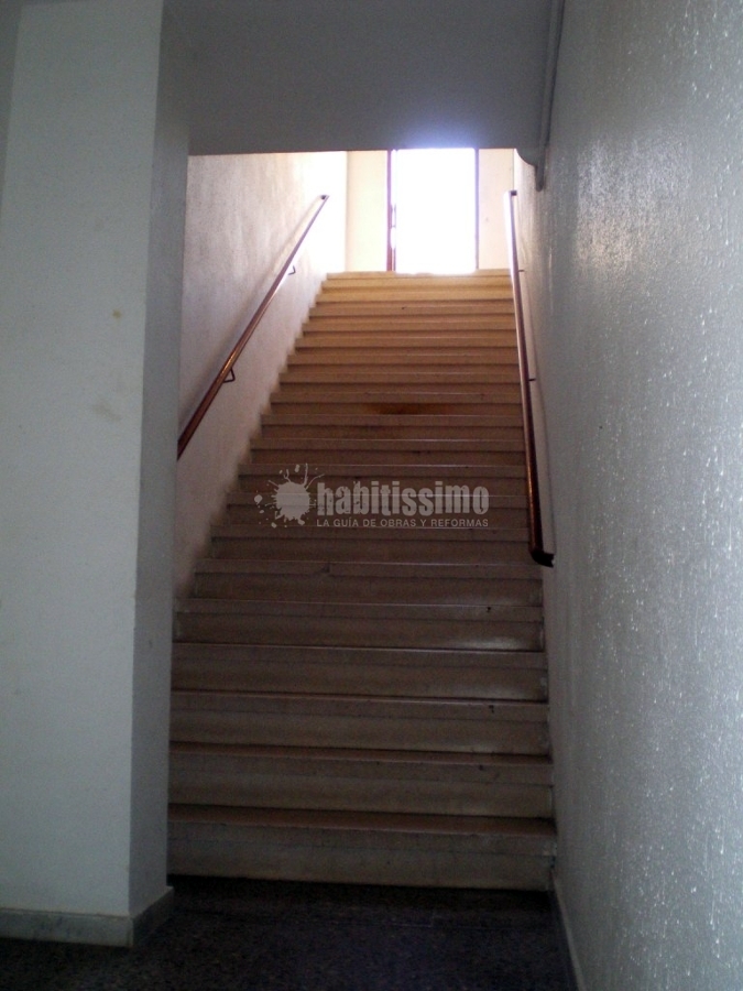 Instalación De Plataforma Elevadora Remontaescaleras Para Minusválidos