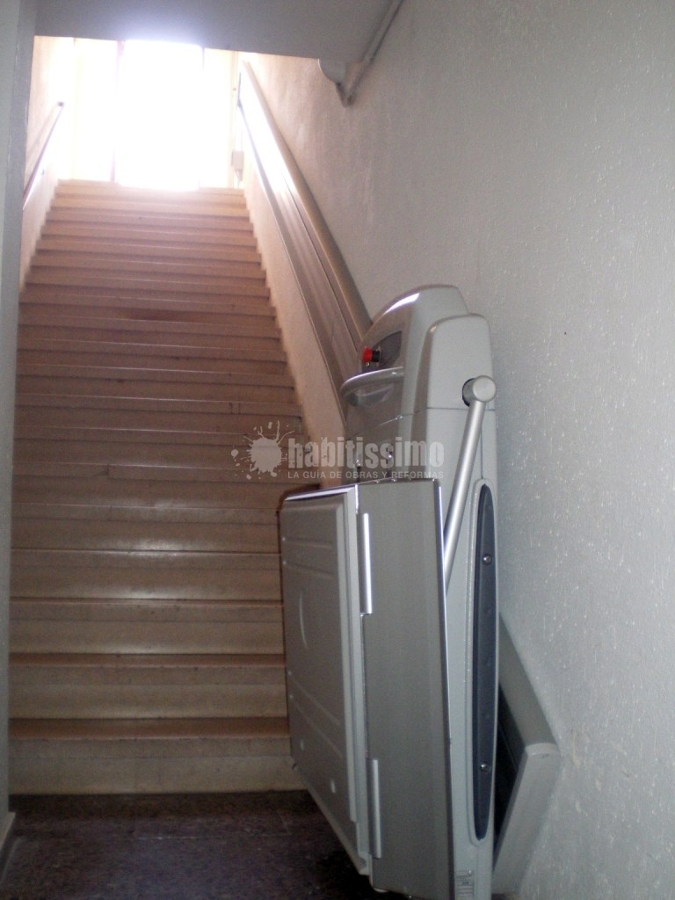 Instalación De Plataforma Elevadora Remontaescaleras Para Minusválidos