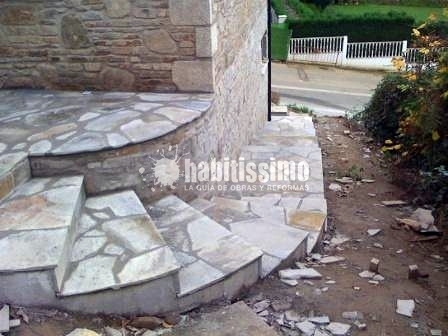 Construcción de casa rústica en Oleiros