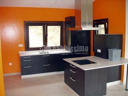 Construcción de casa rústica en Oleiros