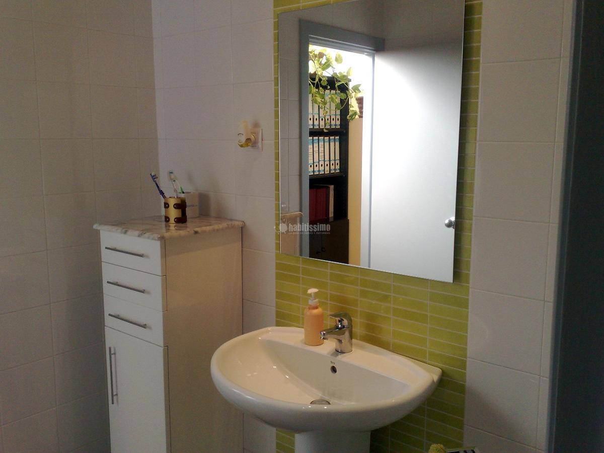 Reforma integral del local situado en Av. Carrilet 147