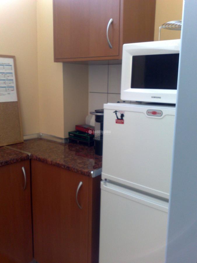 Reforma integral del local situado en Av. Carrilet 147