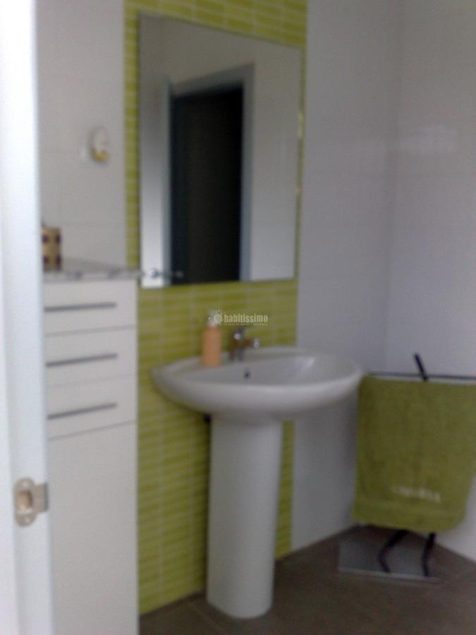 Reforma integral del local situado en Av. Carrilet 147