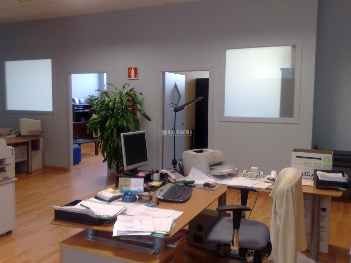 Reforma integral del local situado en Av. Carrilet 147