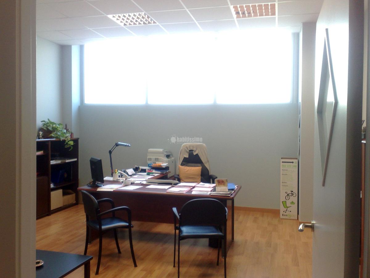 Reforma integral del local situado en Av. Carrilet 147