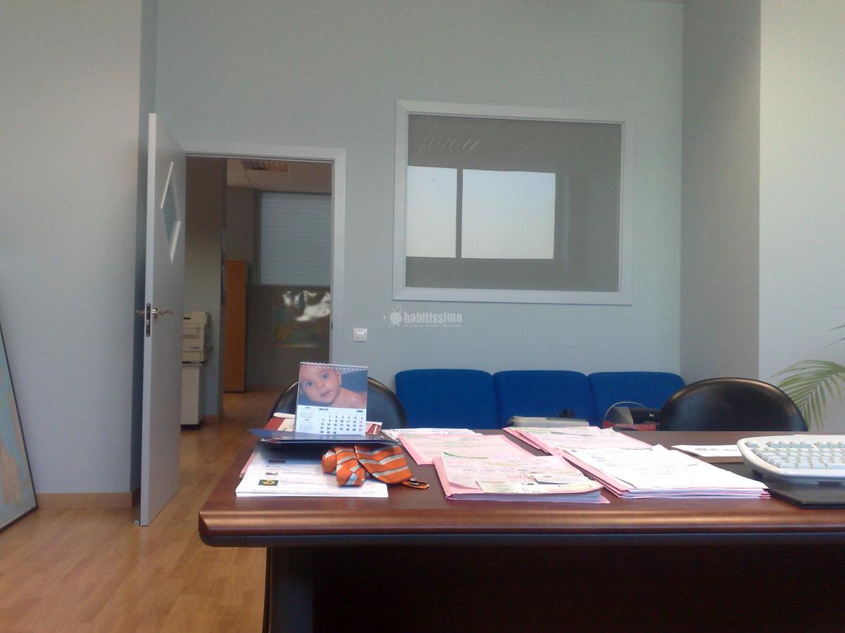 Reforma integral del local situado en Av. Carrilet 147