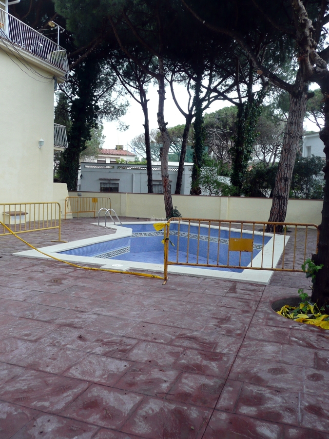 Pavimentacion y Piscina En Catelldefels