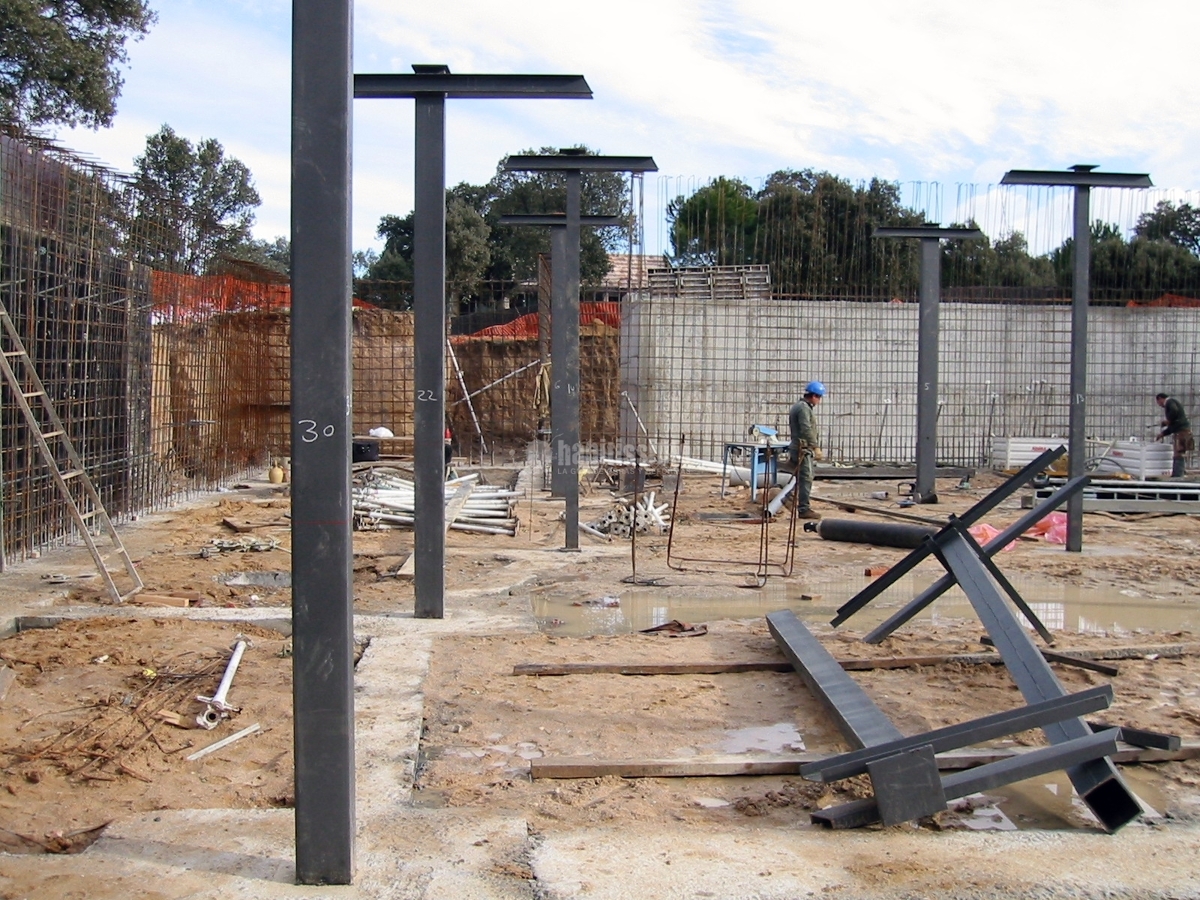 Obra De Cimentación y Estructura Metálica