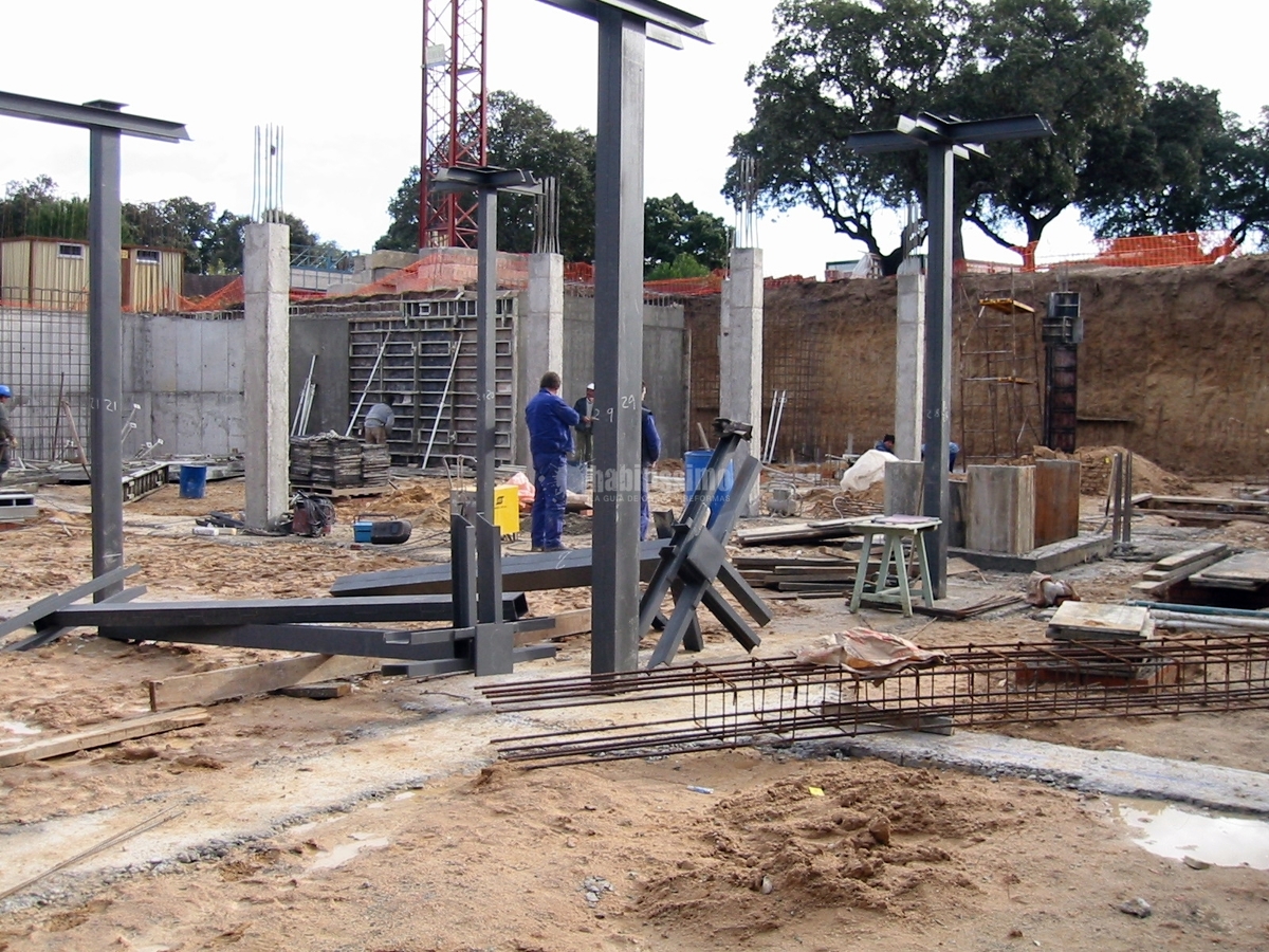 Obra De Cimentación y Estructura Metálica
