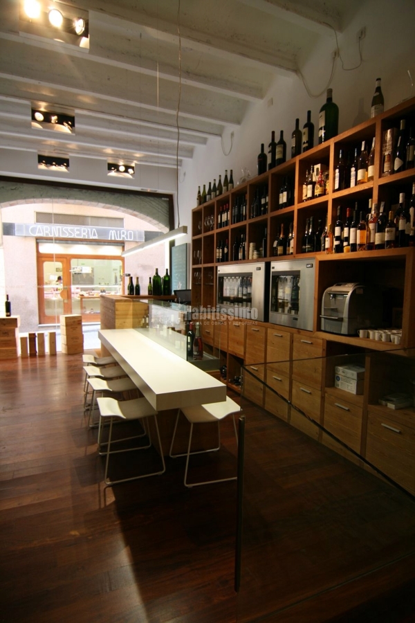 Viniteca con zona de degustación en el Priorato catalán