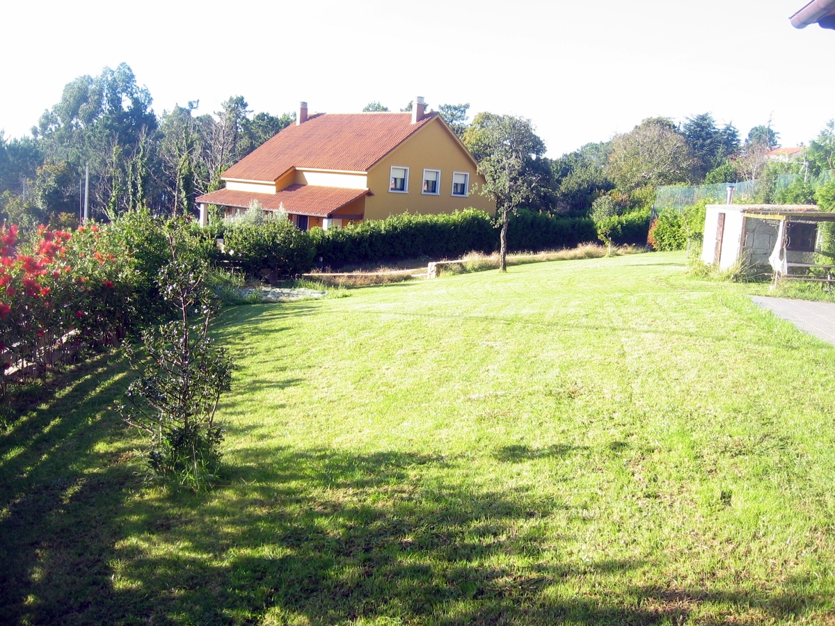 Construccción De Piscina En Parcela Con Vivienda Unifamiliar