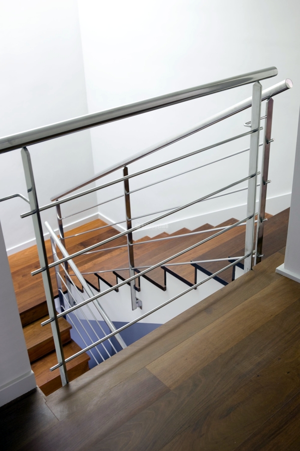 Luminosidad y color para una casa abierta al paisaje