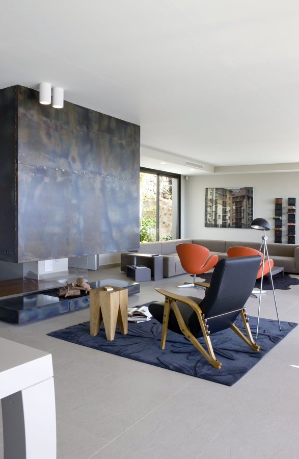 Luminosidad y color para una casa abierta al paisaje