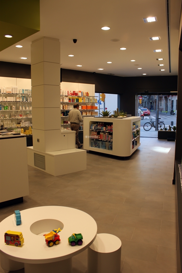 Interiorismo e Imagen Corporativa para Farmacia