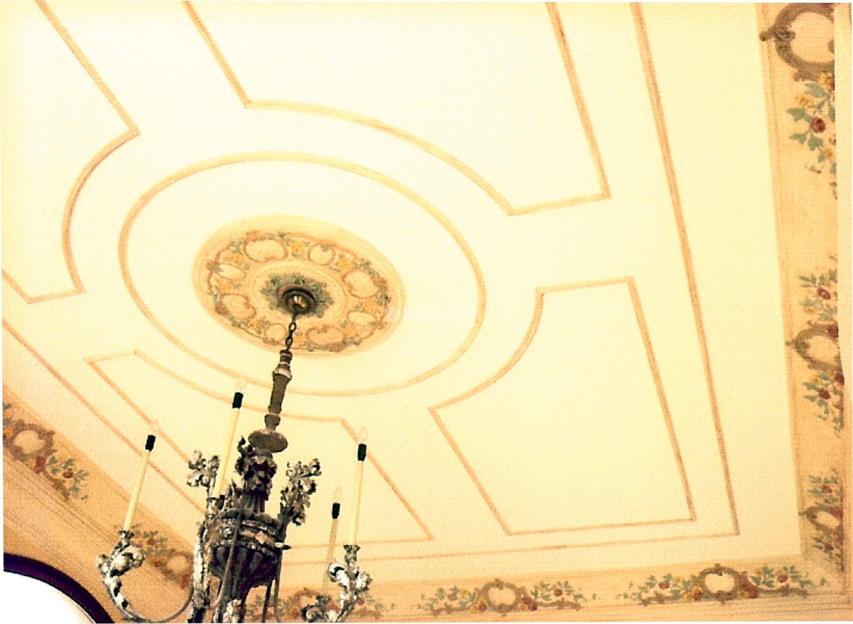 Pátina De Colores Sobre Molduras De Techos