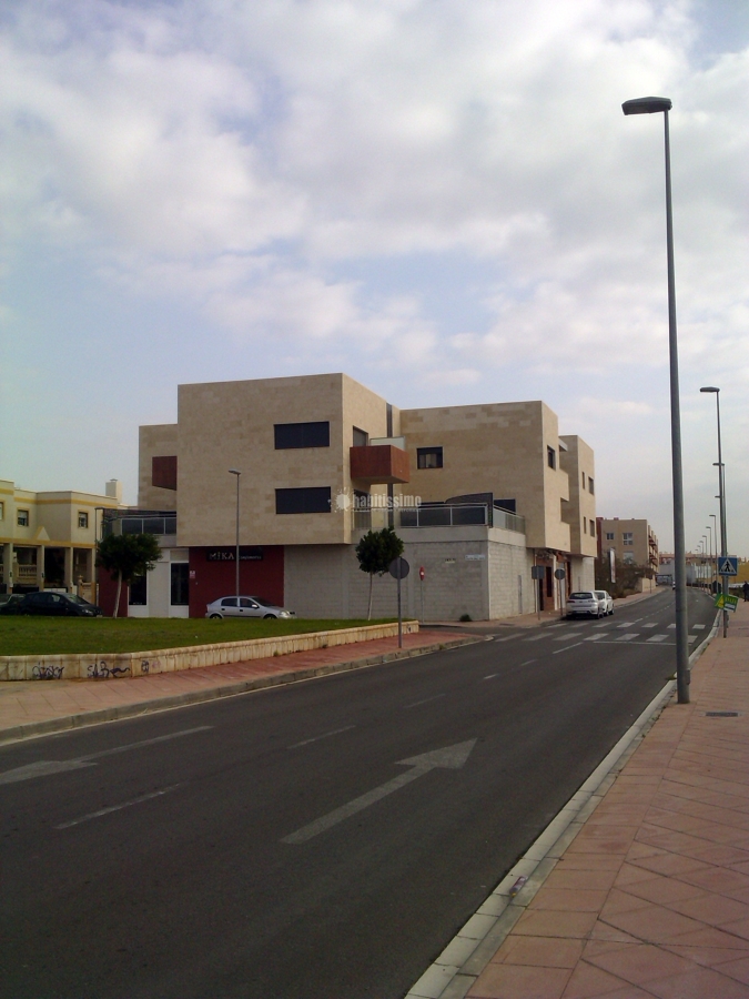 Edificio De 14 Viviendas, Locales Y Sótano