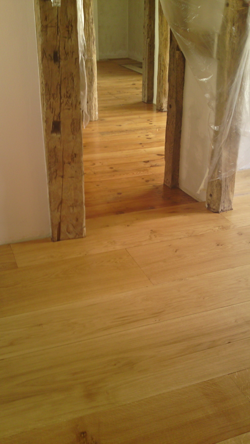 1º planta acuchillado y barnizado eco satinado en pino y aceite cera en robleen suelos roble..et.
