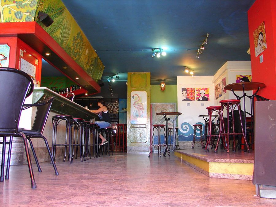 2001: DIRECCIÓN DE DECORACIÓN Y EJECUCIÓN MURAL DEL BAR FLAMENCO, CÁDIZ.