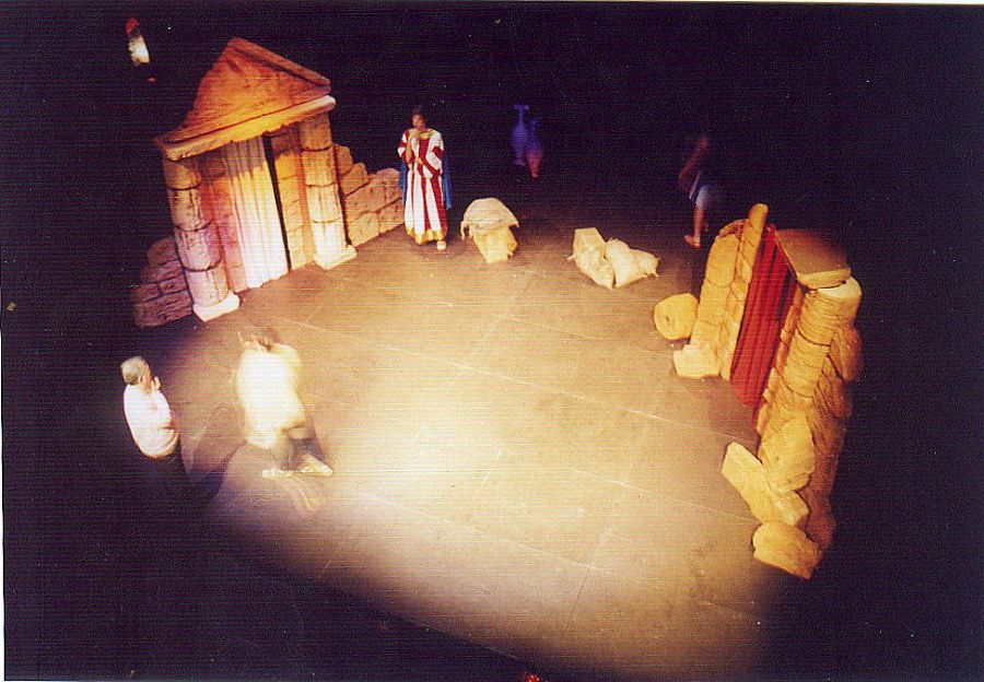 2004: Escenografías y Cartel "Los Gemelos" de Plauto, Univesridad de Cádiz.