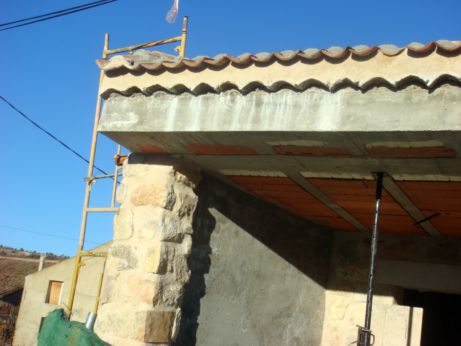 2008 Construccion de vivienda detalle de tejado alero