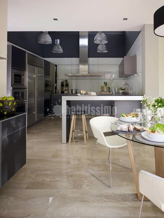 cocina combinada en aluminio, acero y cristal