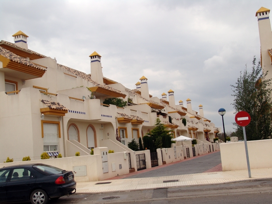 25 viviendas unifamiliares tipo duplex en Residencial los Palmitos.
