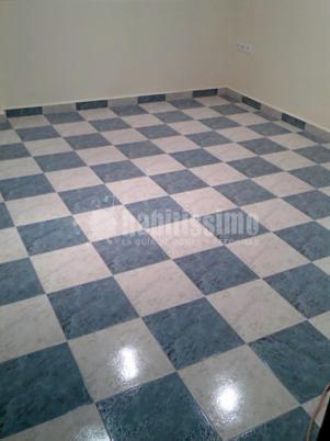 Construccion de dos cuartos de baños, aseo, oficina y vestuario en una nave 