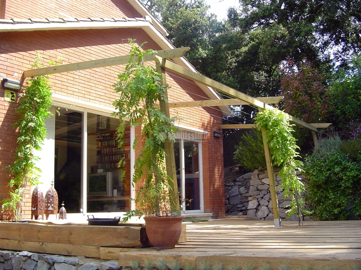 Jardí a Vallvidrera. Harmonia amb l'entorn 