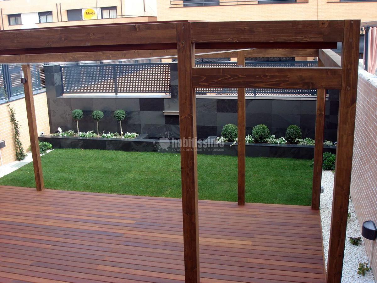 Decoración de jardín en vivienda adosada