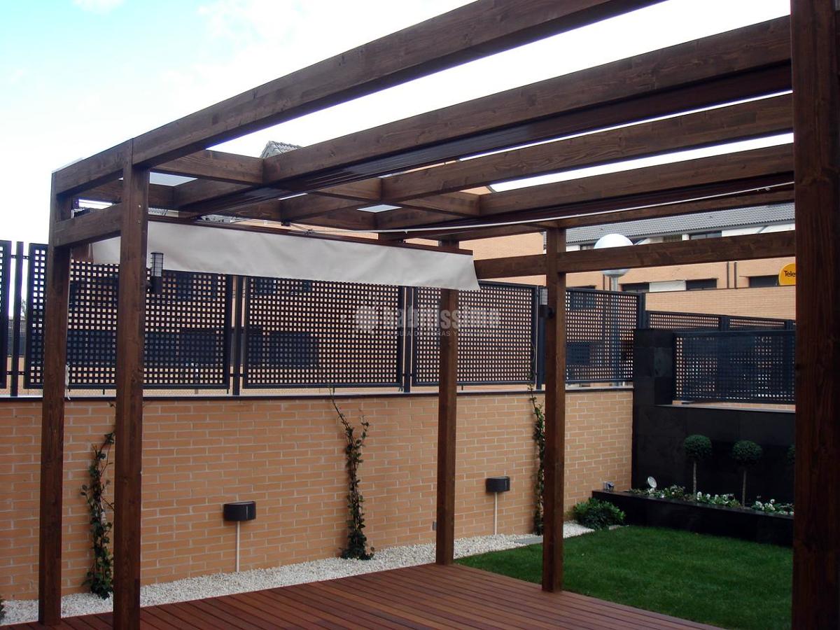 Decoración de jardín en vivienda adosada