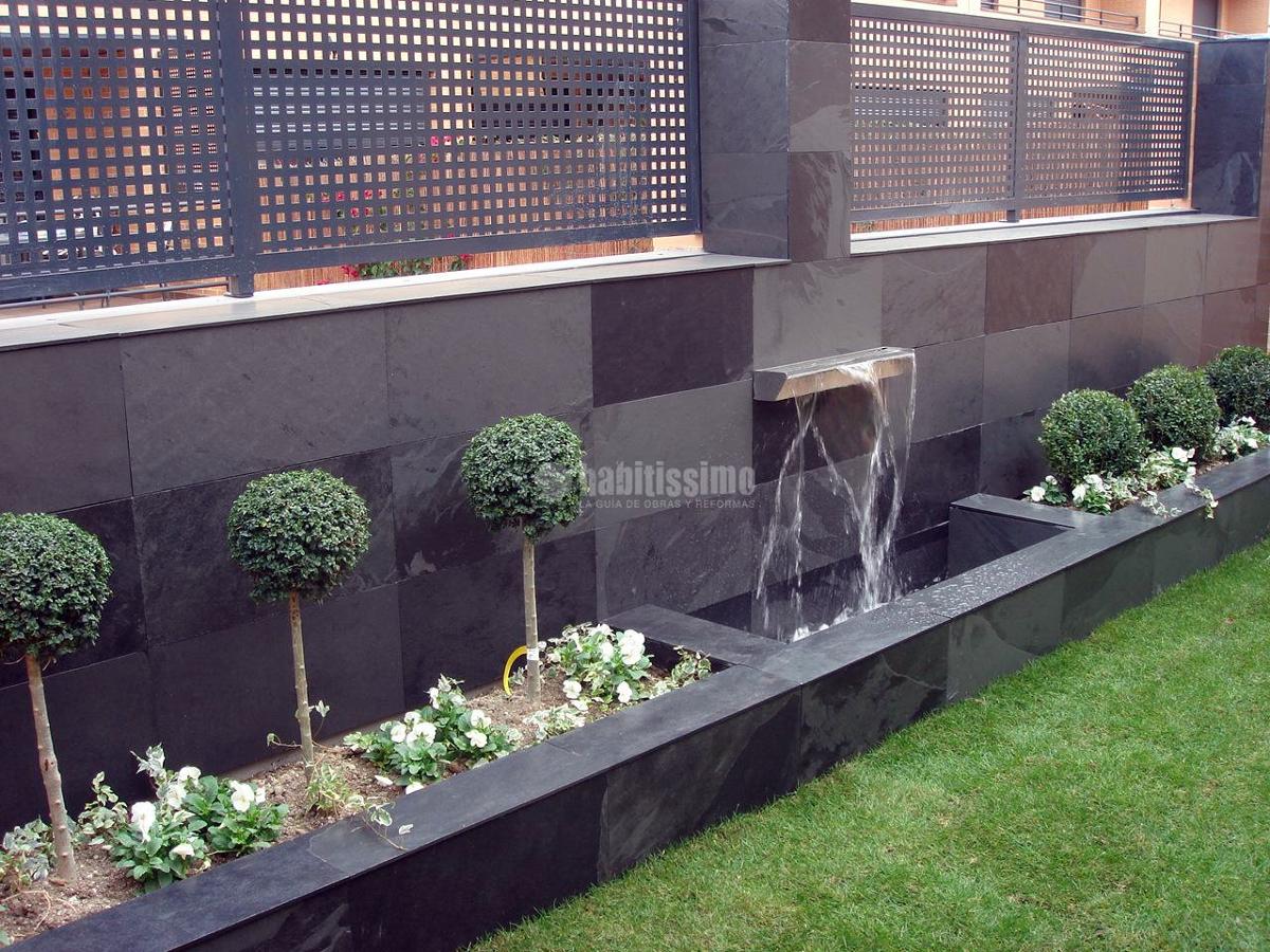 Decoración de jardín en vivienda adosada