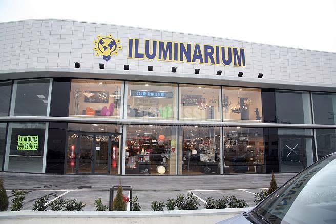 Habilitación y licencia de actividad de nave comercial dedicada a tienda de iluminación en Logroño
