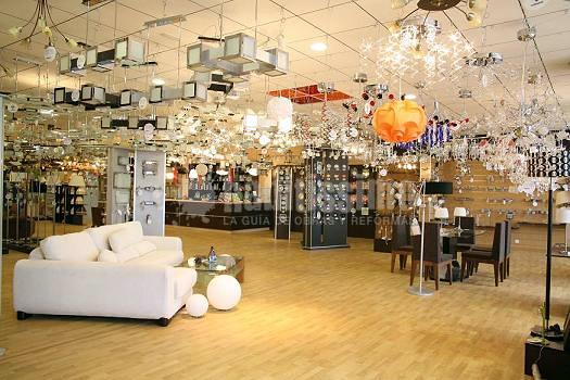 Habilitación y licencia de actividad de nave comercial dedicada a tienda de iluminación en Logroño