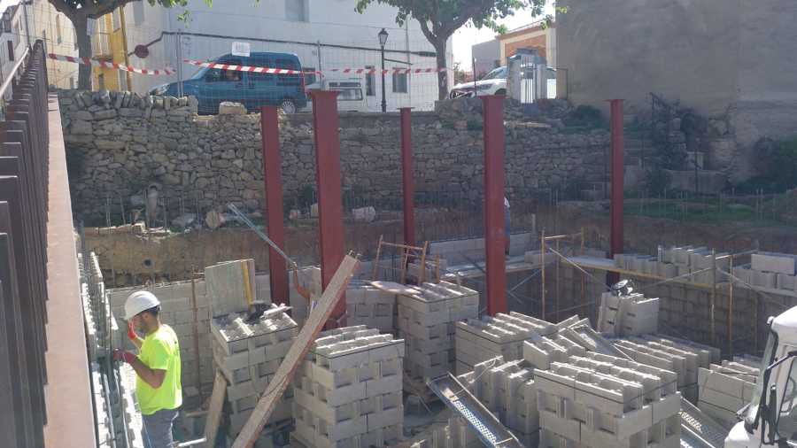 3ªFase, obra convencional en solar donde irá la casa modular