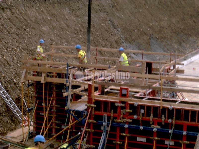 Construccion de cajon incado y muro de empuje