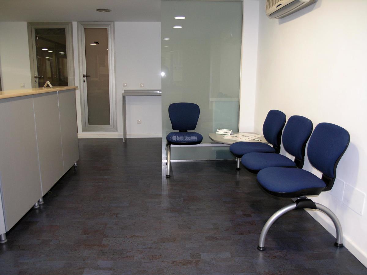 Pavimento decorativo-acústico en cadena de radio