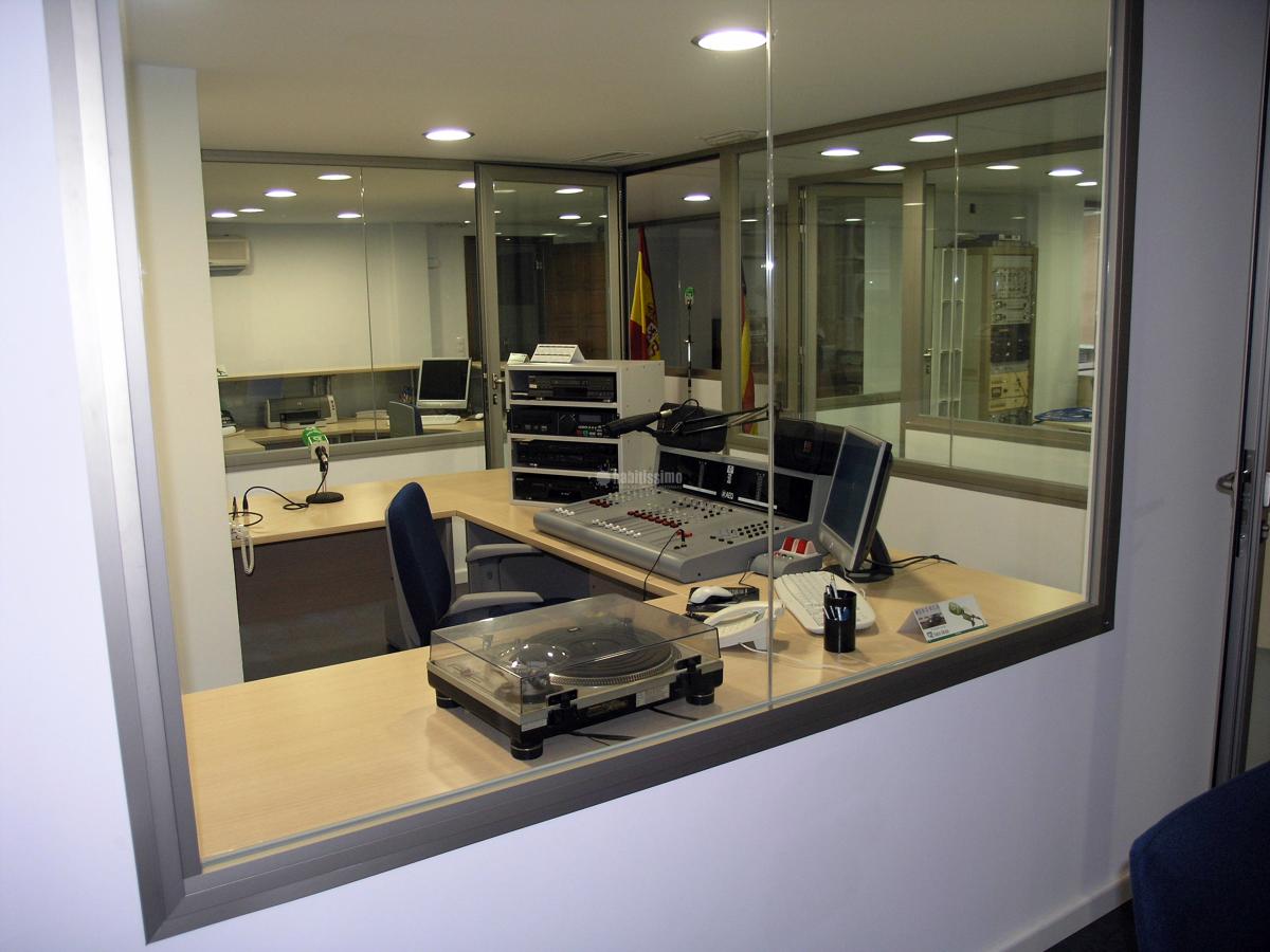 Pavimento decorativo-acústico en cadena de radio