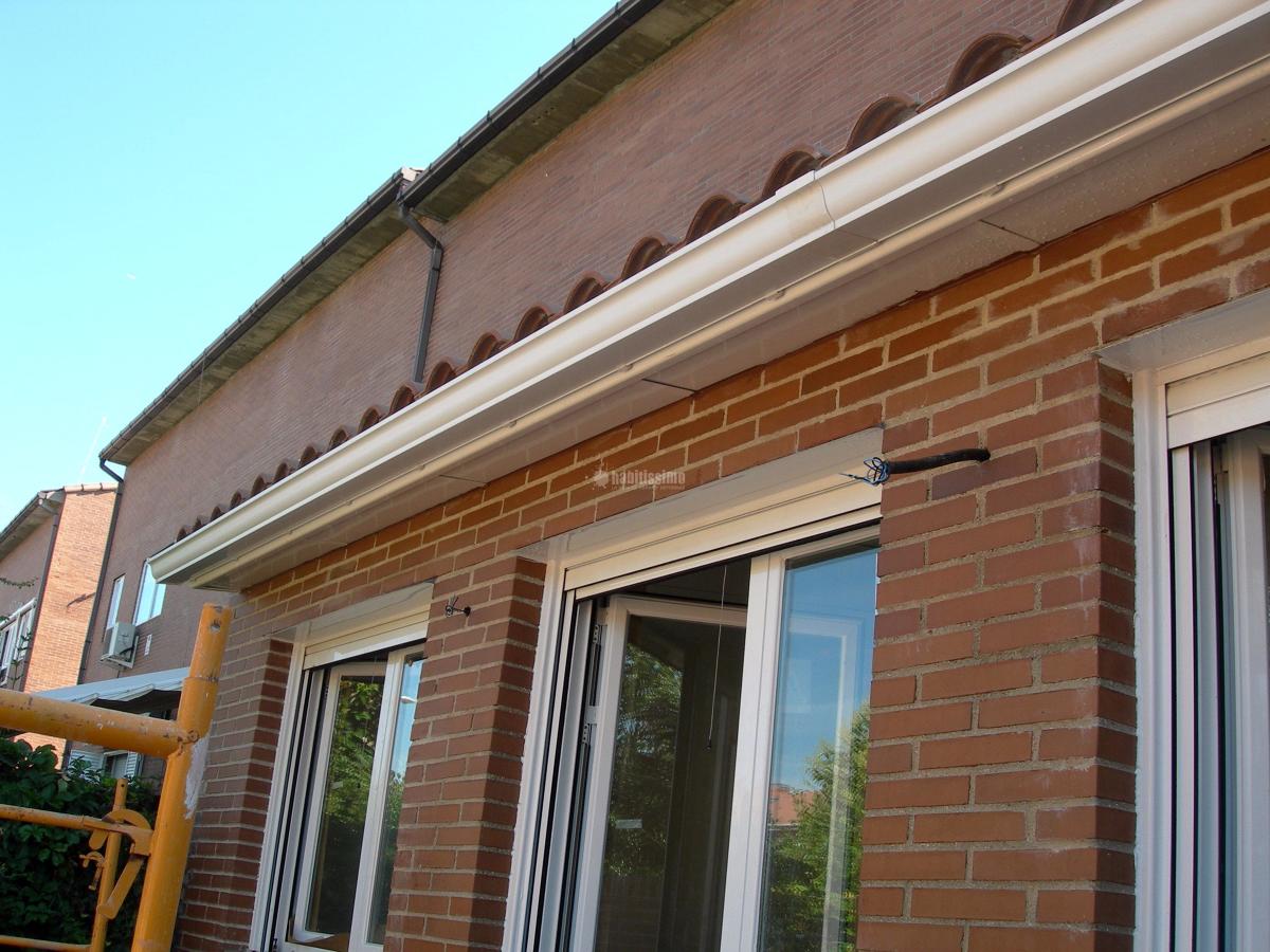 Cubierta de teja en adosado